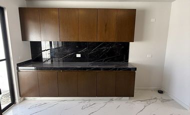 Casa en venta- Habitación en planta baja, amplio jardín y roof garden