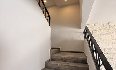 Casa en venta- Habitación en planta baja, amplio jardín y roof garden