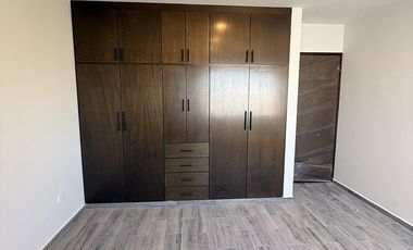 Casa en venta- Habitación en planta baja, amplio jardín y roof garden