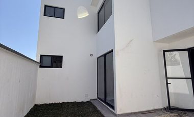 Casa en venta- Habitación en planta baja, amplio jardín y roof garden