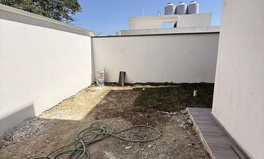 Casa en venta- Habitación en planta baja, amplio jardín y roof garden