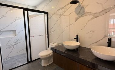 Casa en venta- Habitación en planta baja, amplio jardín y roof garden