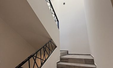 Casa en venta- Habitación en planta baja, amplio jardín y roof garden