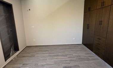 Casa en venta- Habitación en planta baja, amplio jardín y roof garden