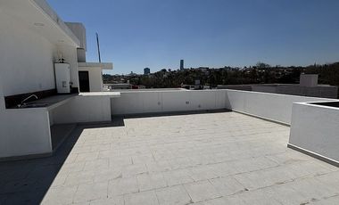 Casa en venta- Habitación en planta baja, amplio jardín y roof garden
