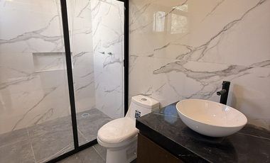 Casa en venta- Habitación en planta baja, amplio jardín y roof garden