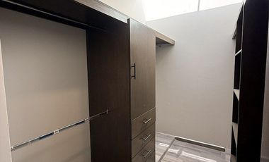 Casa en venta- Habitación en planta baja, amplio jardín y roof garden