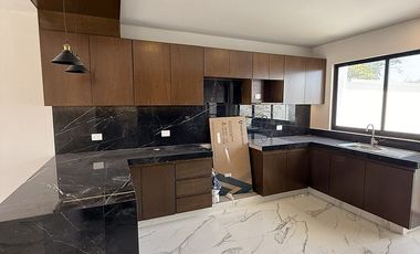 Casa en venta- Habitación en planta baja, amplio jardín y roof garden