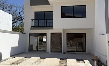 Casa en venta- Habitación en planta baja, amplio jardín y roof garden