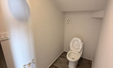 Casa en venta- Habitación en planta baja, amplio jardín y roof garden