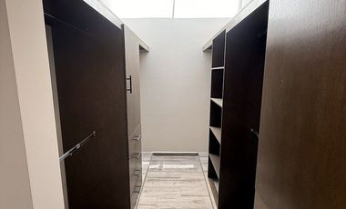 Casa en venta- Habitación en planta baja, amplio jardín y roof garden