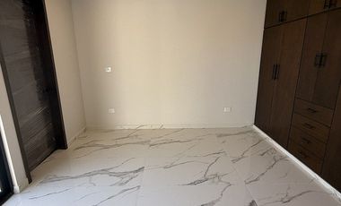 Casa en venta- Habitación en planta baja, amplio jardín y roof garden