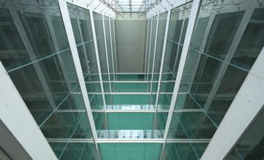 Renta piso de oficinas de 712m2 en edificio zona Valle San Pedro Garza García