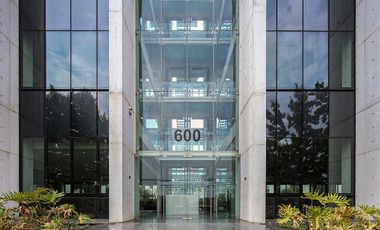 Renta piso de oficinas de 712m2 en edificio zona Valle San Pedro Garza García