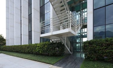 Renta piso de oficinas de 712m2 en edificio zona Valle San Pedro Garza García