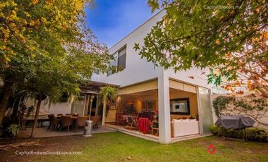 Casa de lujo en venta Los Olivos Residencial,  zona Tec.