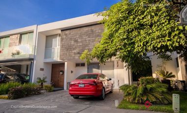 Casa de lujo en venta Los Olivos Residencial,  zona Tec.