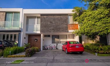 Casa de lujo en venta Los Olivos Residencial,  zona Tec.