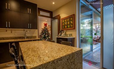 Casa de lujo en venta Los Olivos Residencial,  zona Tec.