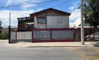 CASA CON TERRENO 786 MT2