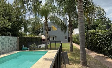 Casa en venta en Oliveros | 3 dormitorios | Pisicina | Quincho