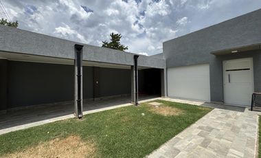Casa en venta en Oliveros | 3 dormitorios | Pisicina | Quincho