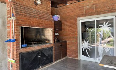 Casa en venta en Oliveros | 3 dormitorios | Pisicina | Quincho