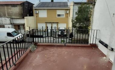 Duplex de 3 amb con jardín - Sin Expensas - Muy Bueno!!