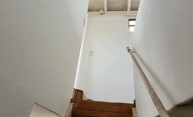 Duplex de 3 amb con jardín - Sin Expensas - Muy Bueno!!