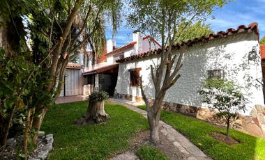 Casa 3 ambientes en alquiler en Martínez