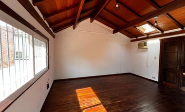 Casa 3 ambientes en alquiler en Martínez