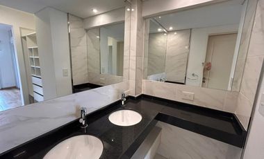 Piso de 4 ambientes en el Centro de Martínez, con parrilla propia, cochera y baulera, bajas expensas