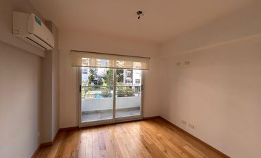 Piso de 4 ambientes en el Centro de Martínez, con parrilla propia, cochera y baulera, bajas expensas