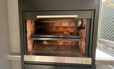Piso de 4 ambientes en el Centro de Martínez, con parrilla propia, cochera y baulera, bajas expensas