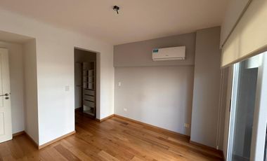 Piso de 4 ambientes en el Centro de Martínez, con parrilla propia, cochera y baulera, bajas expensas