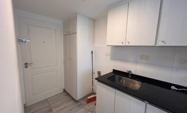 Piso de 4 ambientes en el Centro de Martínez, con parrilla propia, cochera y baulera, bajas expensas