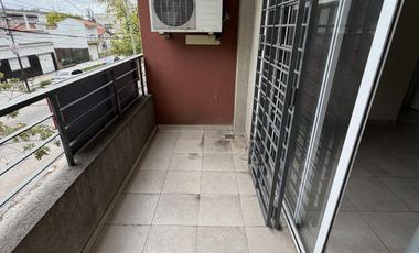 DEPTO 1° PISO X ESCALERA 2 AMB C/COCHERA - APTO CREDITO