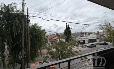 DEPTO 1° PISO X ESCALERA 2 AMB C/COCHERA - APTO CREDITO