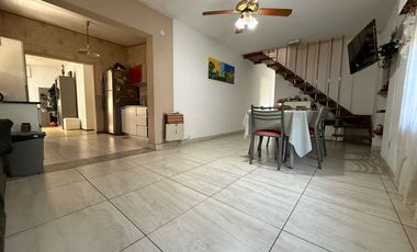 VENTA CASA DE 4 DORMITORIOS CON PATIO EN PARQUE FIELD