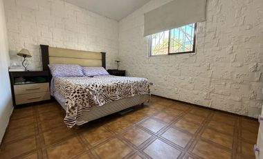 VENTA CASA DE 4 DORMITORIOS CON PATIO EN PARQUE FIELD