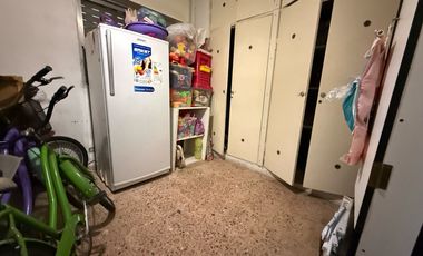 VENTA CASA DE 4 DORMITORIOS CON PATIO EN PARQUE FIELD