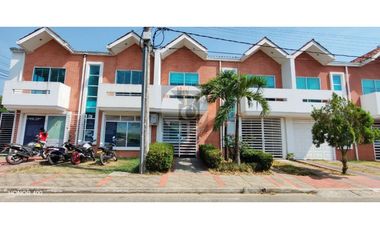 SE VENDE CASA DE 2 PISOS EN URBANIZACIÓN MONTECARLO YOPAL