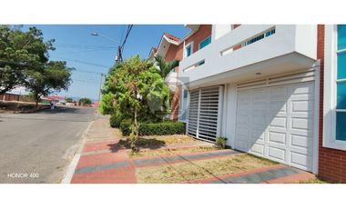 SE VENDE CASA DE 2 PISOS EN URBANIZACIÓN MONTECARLO YOPAL