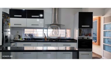 SE VENDE CASA DE 2 PISOS EN URBANIZACIÓN MONTECARLO YOPAL