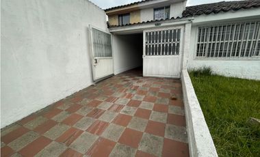 ARRIENDO CASA AMPLIA EN EL SECTOR DE MANDALAY