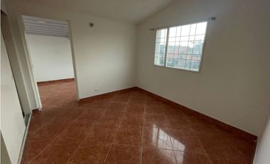 ARRIENDO CASA AMPLIA EN EL SECTOR DE MANDALAY
