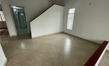 ARRIENDO CASA AMPLIA EN EL SECTOR DE MANDALAY