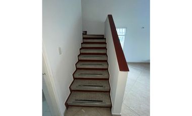 ARRIENDO CASA AMPLIA EN EL SECTOR DE MANDALAY