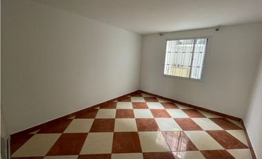 ARRIENDO CASA AMPLIA EN EL SECTOR DE MANDALAY