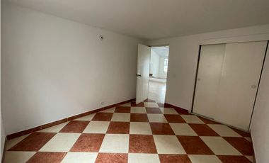 ARRIENDO CASA AMPLIA EN EL SECTOR DE MANDALAY